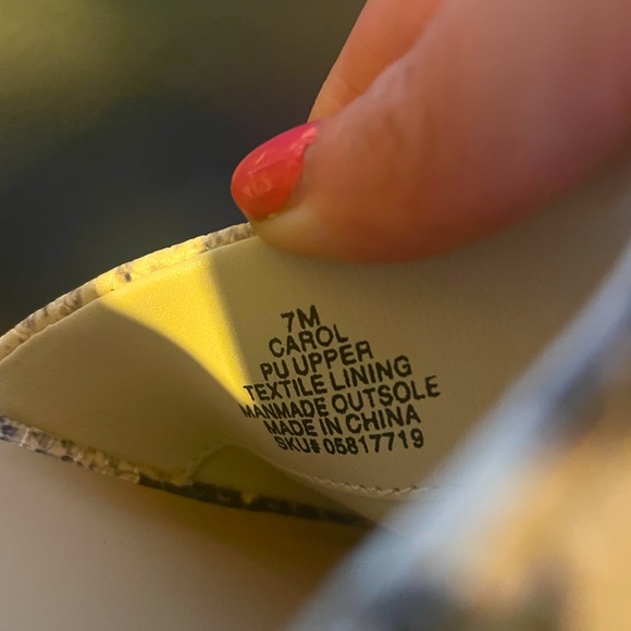 R2 Women’s Snakeskin Print Mules, Size 7 - Picture 6 of 11